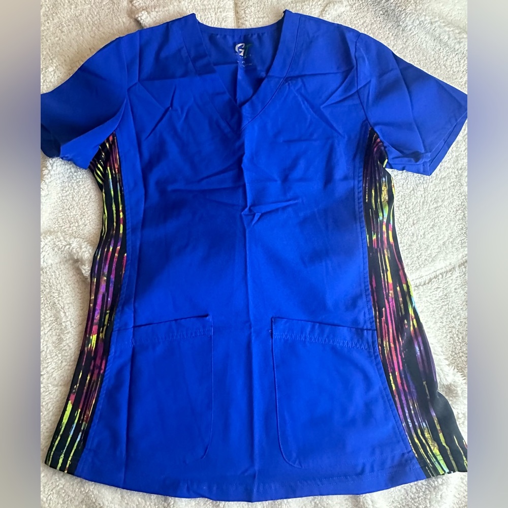 GT PERFORMANCE SCRUB TOP